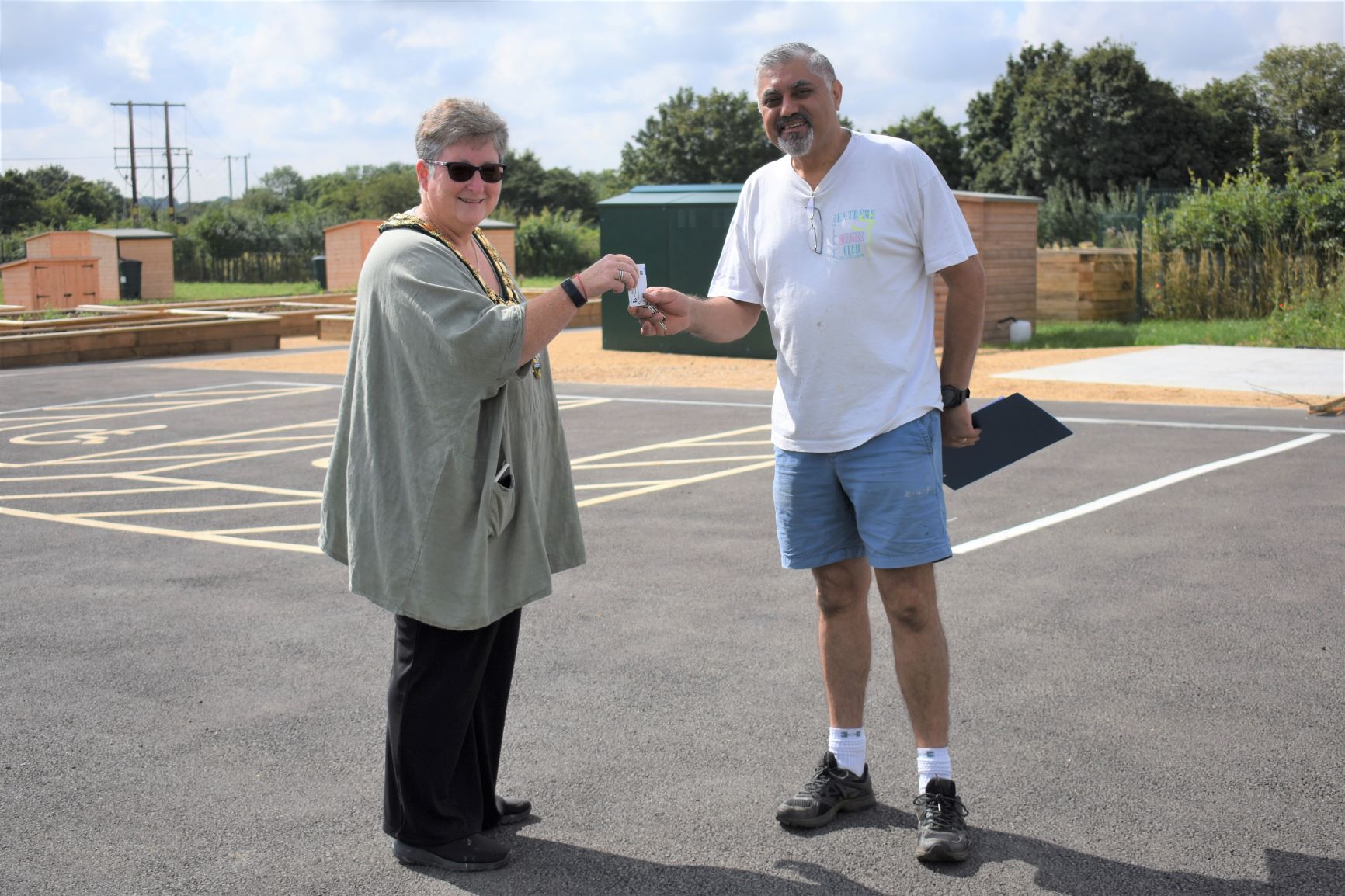 Mayor of Witney, Cllr Joy Aitman and Chair of Witney Allotment Association, Barry Jessel