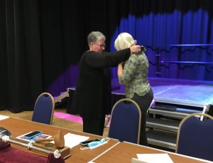 Cllr Joy Aitman passes the Chain of Office to new Mayor, Cllr Liz Duncan