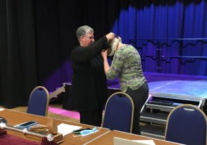 Cllr Joy Aitman passes the Chain of Office to new Mayor, Cllr Liz Duncan